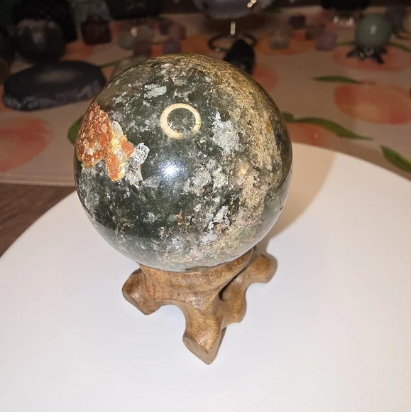 Full garden quartz crystal sphere - Picture 9 of 9